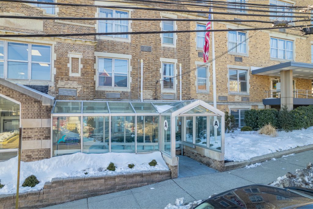 endeavor-house-north-exterior-walkway-2