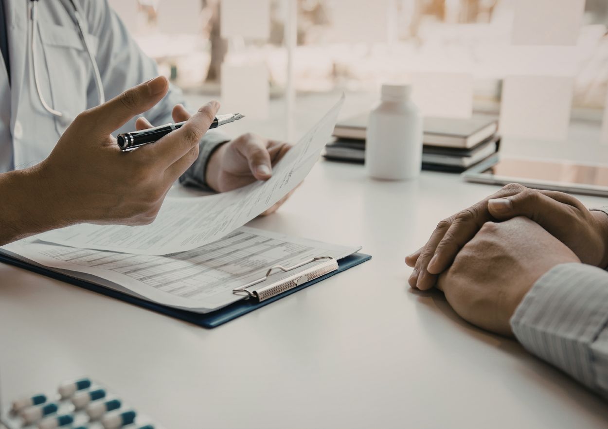 doctor discussing heroin detox medications with patient